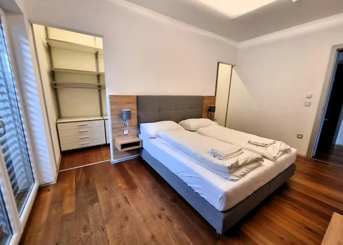 Mountains And Lakes - Gaumberg Λιντς